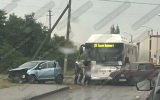 Две легковушки и автобус столкнулись в Воронеже