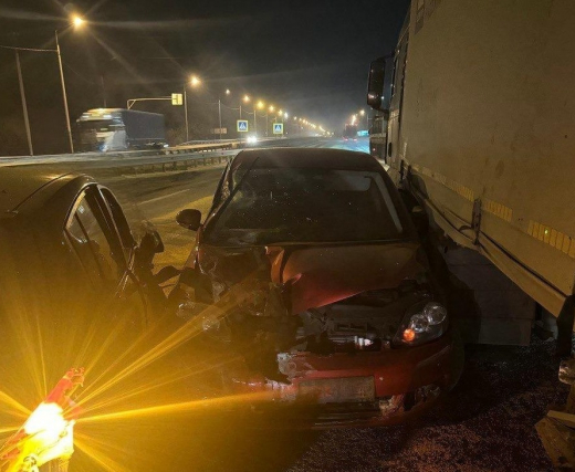 Четверо детей пострадали в ДТП из-за рассыпанного гороха на трассе под Воронежем