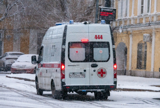 В Подмосковье машина сбила девочку, которую везли на санках по пешеходному переходу