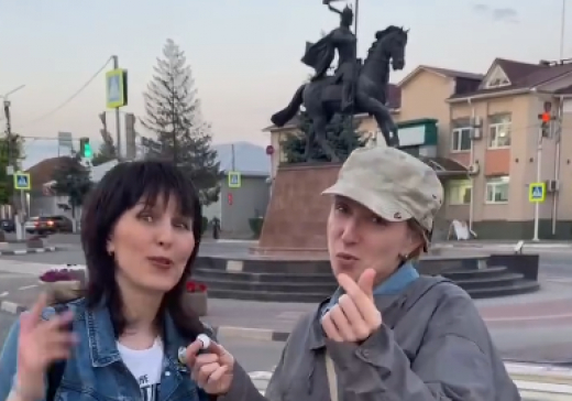 Телеведущая Яна Чурикова приехала в село под Воронежем из-за загадочной аномалии