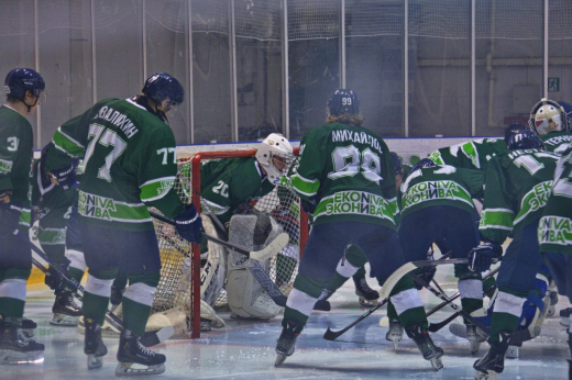 Хоккеисты из Боброва обменялись победами с «Дизелистом»