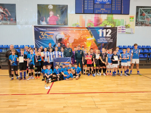 Турнир по мини-футболу в честь 35-летия МЧС России проведен в Рошале