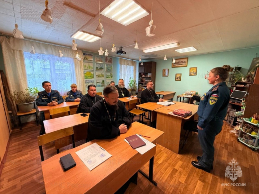 В преддверии Рождества сотрудники МЧС России встретились с представителями духовенства в Озерах