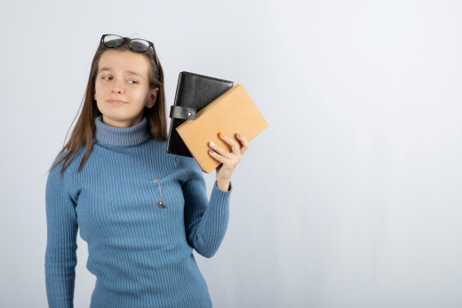 Cтудентка МГТУ приехала в Воронеж на каникулы и вынесла 1,5 млн рублей из родительского дома