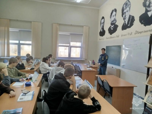Начальник ПСЧ №109 рассказал апрелевским школьникам о карьерных возможностях в МЧС России