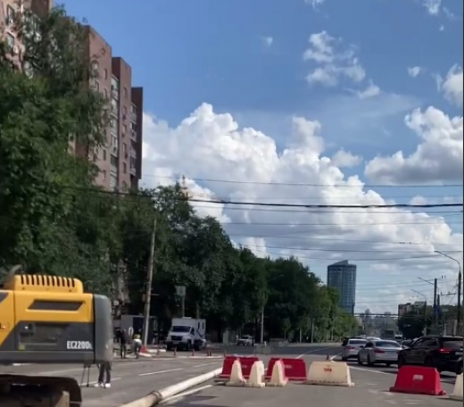 Движение транспорта на Московском проспекте в Воронеже скорректировали из-за коммунальной аварии