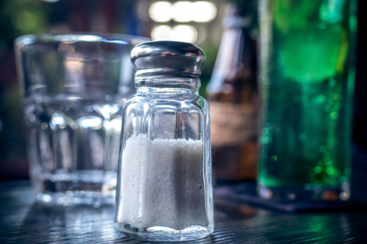 Доктор Мясников назвал безопасную дозу соли