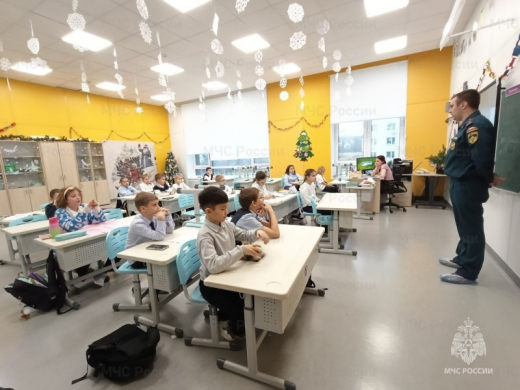 Сотрудники МЧС встретились с учащимися инженерно-технического лицея