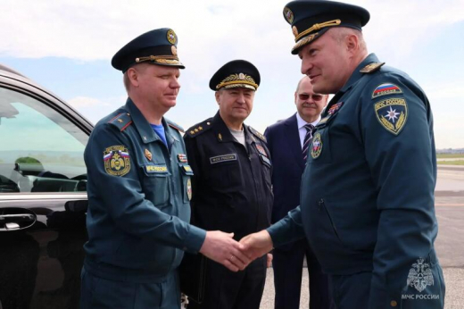Александр Куренков передал новую технику пензенским спасателям и наградил личный состав