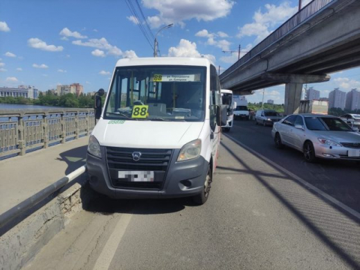 В Воронеже водитель маршрутки погиб под колёсами своего автобуса