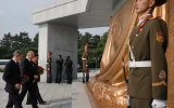 Делегация МЧС России почтила память героев в КНДР