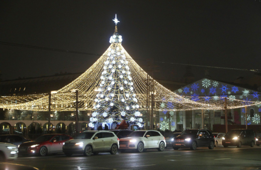 Главную городскую ёлку в центре Воронежа открыли для посетителей