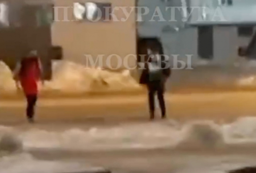 Продавец шаурмы в Москве погнался с разделочным ножом за недовольным покупателем
