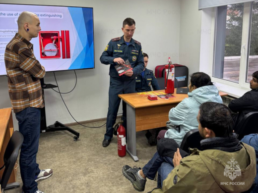 В Клину инспекторы ГПН провели противопожарный инструктаж с рабочими из Индии