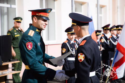В Крыму военнослужащие Росгвардии поздравили подшефных кадетов с окончанием учёбы