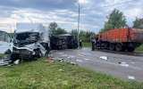 Столкновение мусоровоза и двух грузовиков привело к 7-километровой пробке под Воронежем