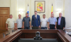Мэр Воронежа вручил ключи от служебных квартир сотрудникам районных комбинатов благоустройства