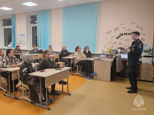 В Тучково сотрудники МЧС России встретились с родителями школьников