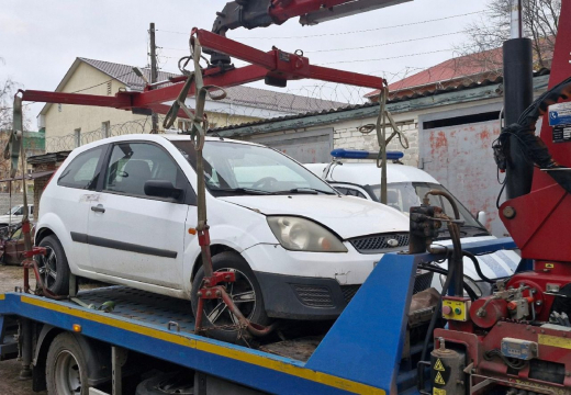 Воронежец поехал в магазин и лишился машины