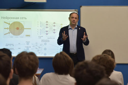 Воронежский министр провёл для школьников занятие по цифровой грамотности