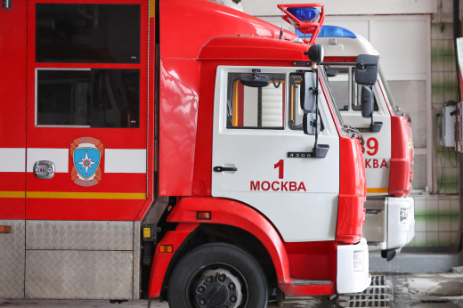МЧС: Пожарный погиб при тушении частного дома в Брехове