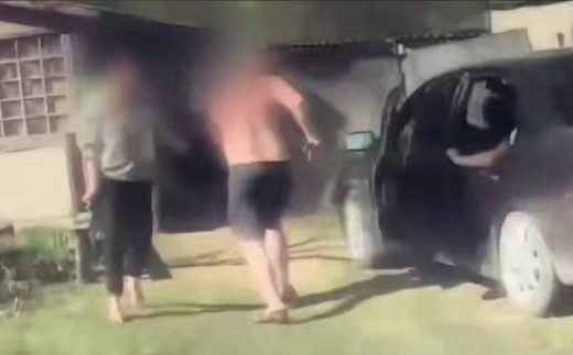 Погоню автоинспекторов за полуголыми нарушителями сняли на видео