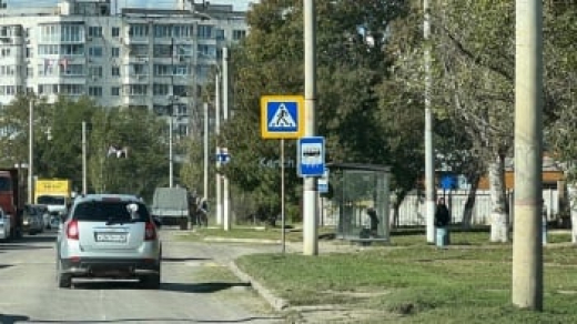 В Керчи приступили к покосу травы на Вокзальном шоссе и ул. Еременко