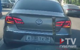 В Воронеже агрессивный автомобилист вонзил нож в капот авто глухонемого водителя
