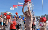 В здоровом теле здоровый дух: в Воронеже прошло массовое обливание холодной водой