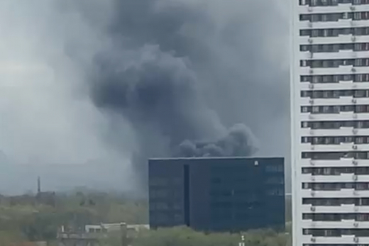 В Химках начался пожар на складе с пиломатериалами на Рабочей улице