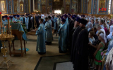 «Она нам помогает»: сотни воронежцев идут к иконе Казанской Божьей Матери