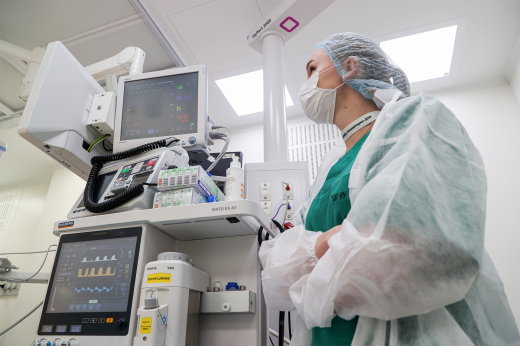 В ГКБ № 15 в Москве мужчину спасли от слепоты через прокол в паху