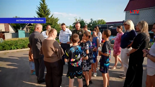 Семья с 36 детьми получила от воронежских властей мини-вен «Соболь»