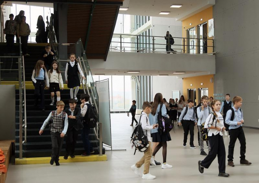 В ноябре традиционные звонки в российских школах заменят патриотическими песнями