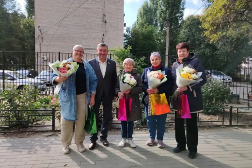 «Единая Россия» в регионе поздравила учителей с профессиональным праздником