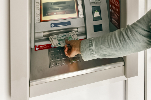 Мошенники стали использовать социальную инженерию для хищений с банкоматов