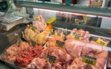 Рекомендованных цен не видно: курица на рынке Керчи дороже, чем в магазинах