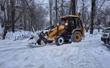 УК очищают воронежские дворы от снега