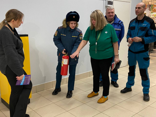 С работниками торговых центров Подмосковья проводятся противопожарные инструктажи