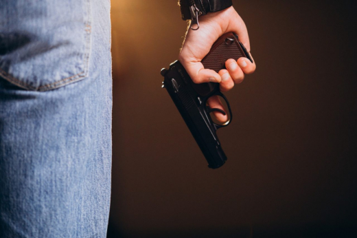 Воронежец 15 лет прятал в шкафу полкило взрывчатки и пистолет, который сделал сам