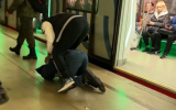 Мужчины подрались в московском метро и попали на видео