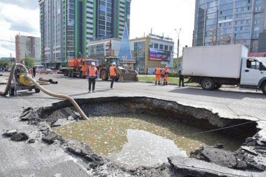 Провал на Московском проспекте: что известно о коммунальной аварии к этому часу
