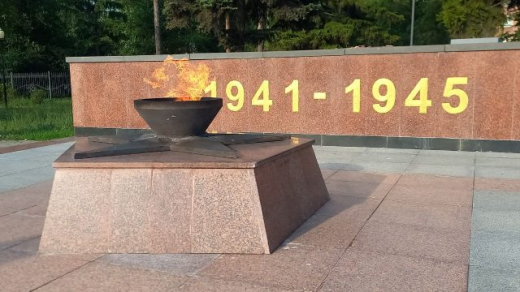 Погасший из-за сильного ветра Вечный огонь в Воронеже восстановили