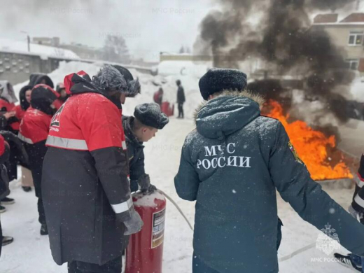 Сотрудники МЧС провели занятие с работниками АЗС в Балашихе