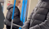 Россияне раскритиковали танец девушки в вагоне московского метро