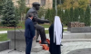 В Большом Сухаревском переулке Москвы установили памятник Юрию Лужкову