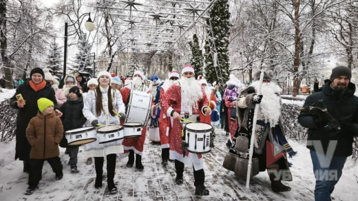 Парад Дедов Морозов в Воронеже восхитил иностранцев