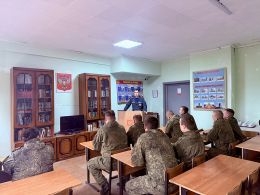 Сотрудники МЧС России провели инструктаж с военнослужащими в Луховицах