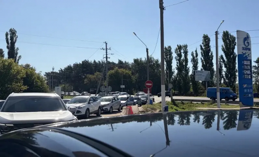 Необычный способ победить очереди на АЗС предложили воронежские автомобилисты