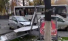В центре Воронежа машина влетела в рекламный стенд